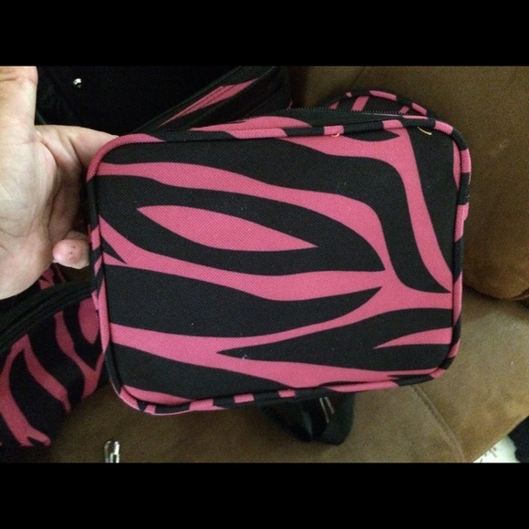 Overnight bags with two small bags each - Picture 5 of 8